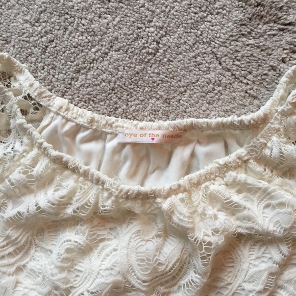 Lace flared sleeve top. - Picture 6 of 8